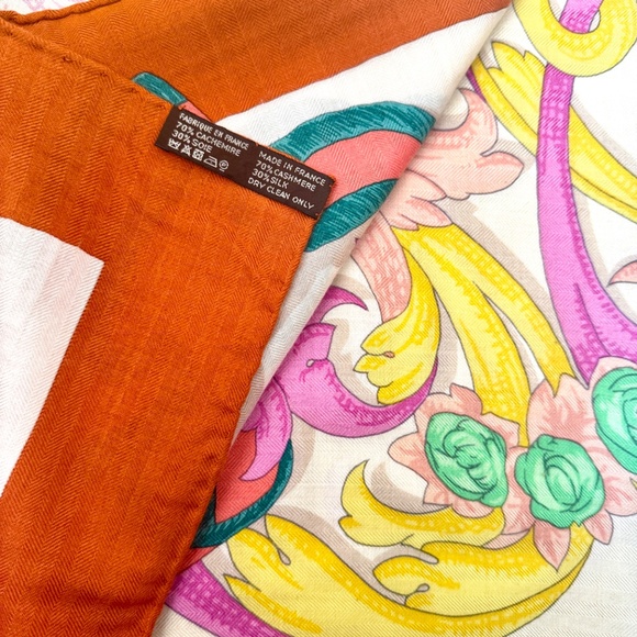 Stunning and Rare, Hermes ‘Le Mors A La Conetable’ Silk & Cashmere Shawl/Scarf - Picture 2 of 7